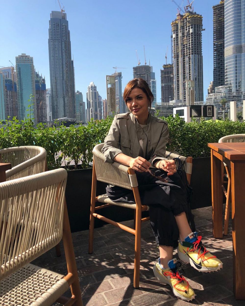 8 Momen liburan Najwa Shihab di Dubai, sneakersnya jadi sorotan