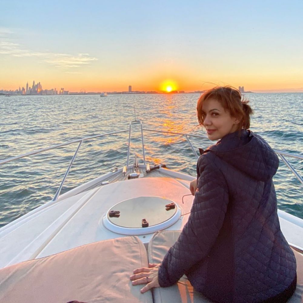 8 Momen liburan Najwa Shihab di Dubai, sneakersnya jadi sorotan