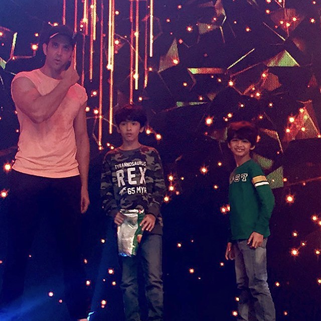 Single parent, intip 10 gaya Hrithik Roshan asuh anaknya