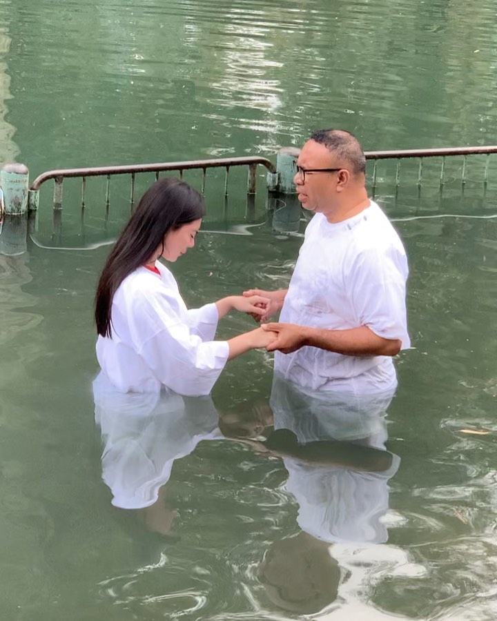 7 Momen Felicya Angelista baptis di Sungai Yordan, penuh sukacita