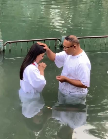 7 Momen Felicya Angelista baptis di Sungai Yordan, penuh sukacita
