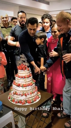5 Momen ulang tahun Salman Khan ke-54, dapat kado istimewa