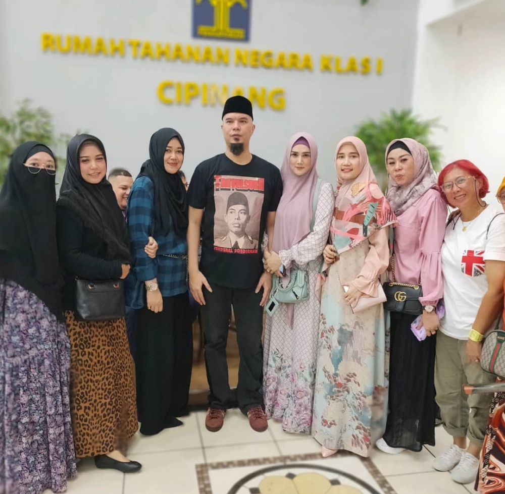 Momen Mulan Jameela jemput Ahmad Dhani di rutan, penuh kebahagiaan