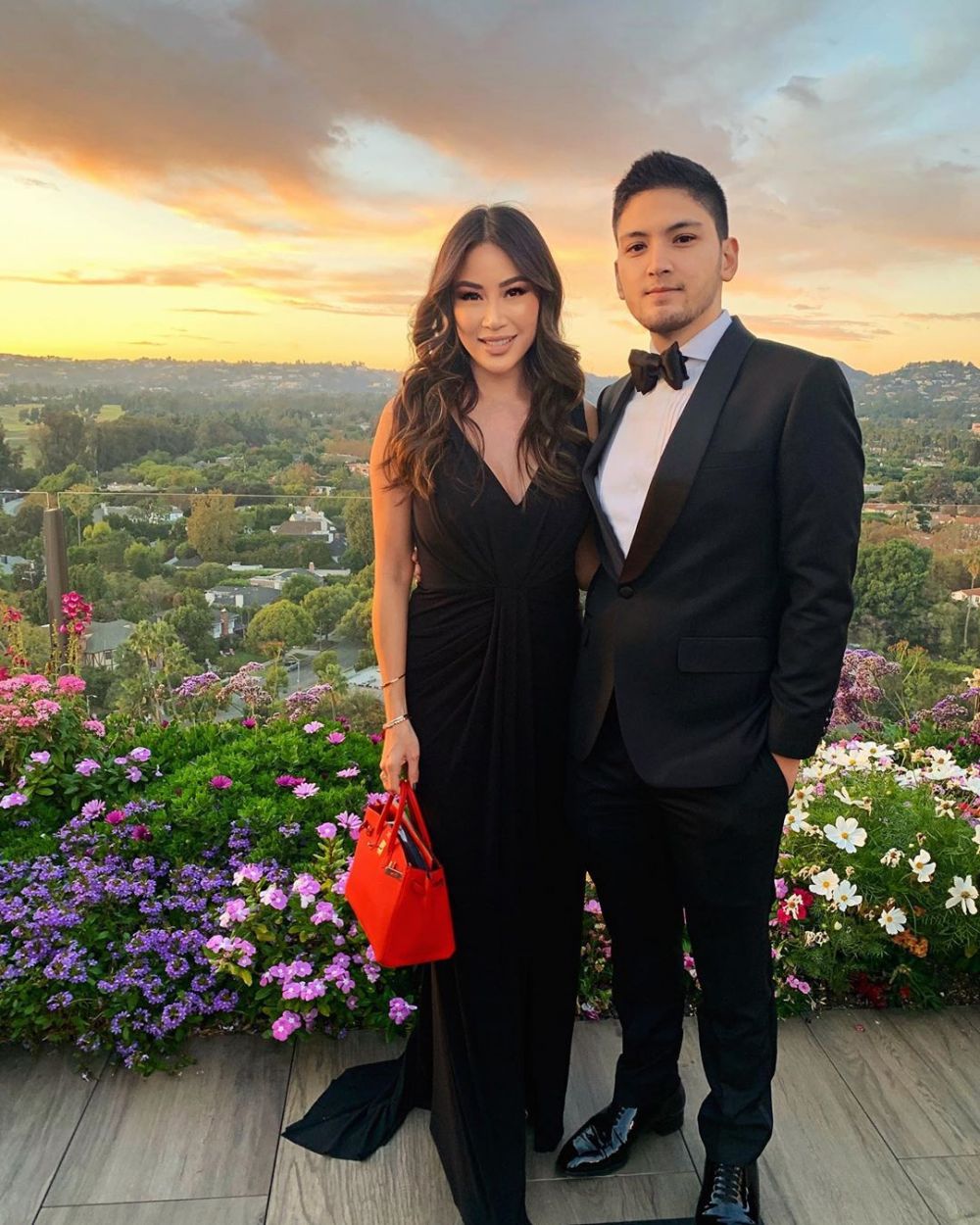 Belasan tahun pacaran, kisah cinta seleb-seleb ini berujung pelaminan