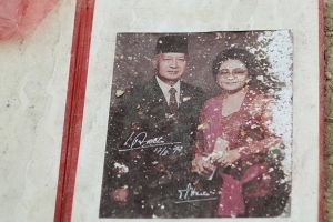 Tompi sedih lihat foto Soeharto & Ibu Tien terbuang di tempat sampah