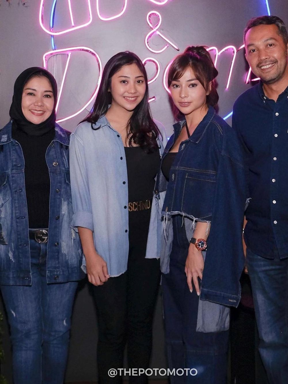 6 Potret kebersamaan Nikita Willy dan ayah tirinya, kompak abis