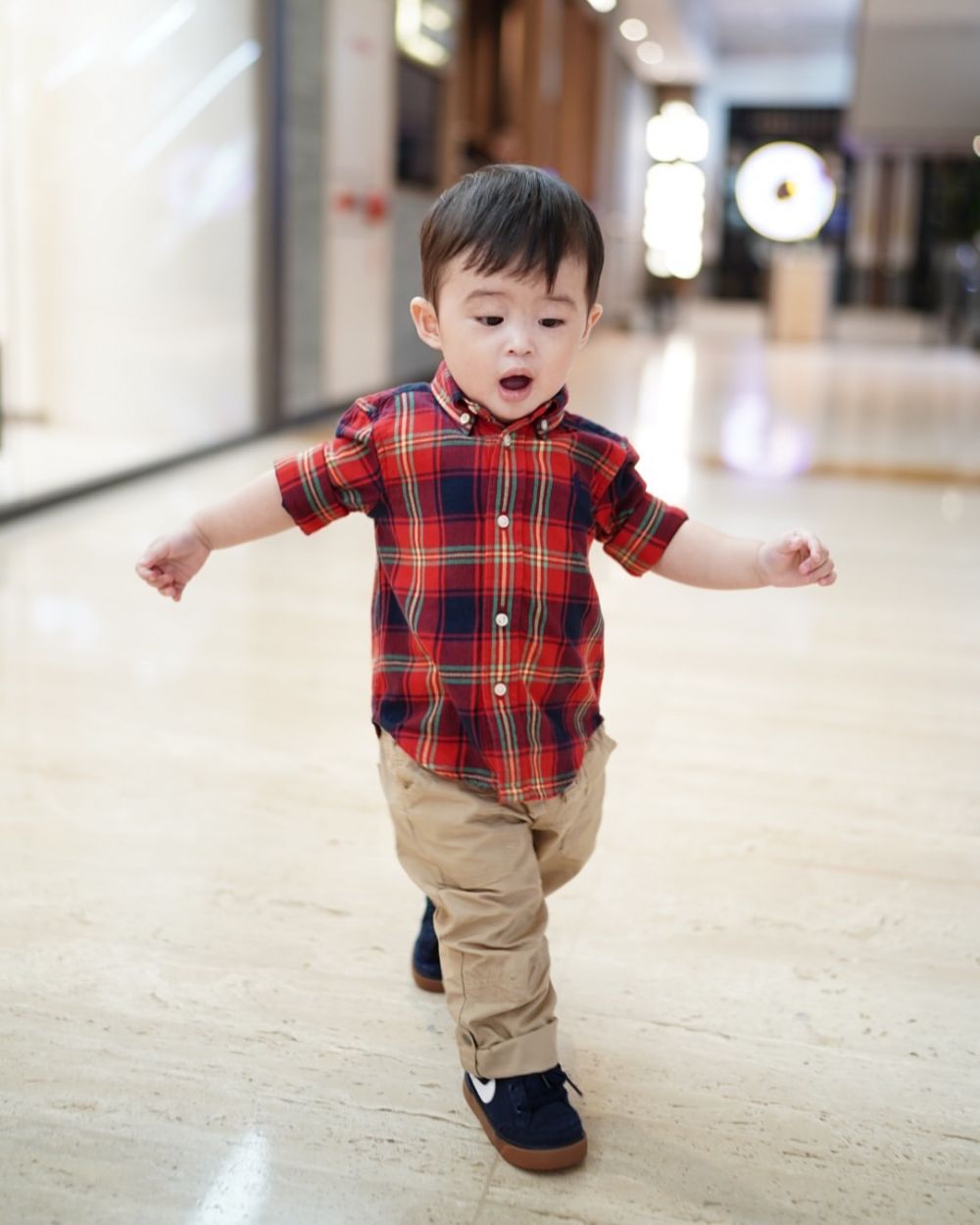 Balita kece! 10 Gaya Raphael Moeis anak Sandra Dewi ini stylish