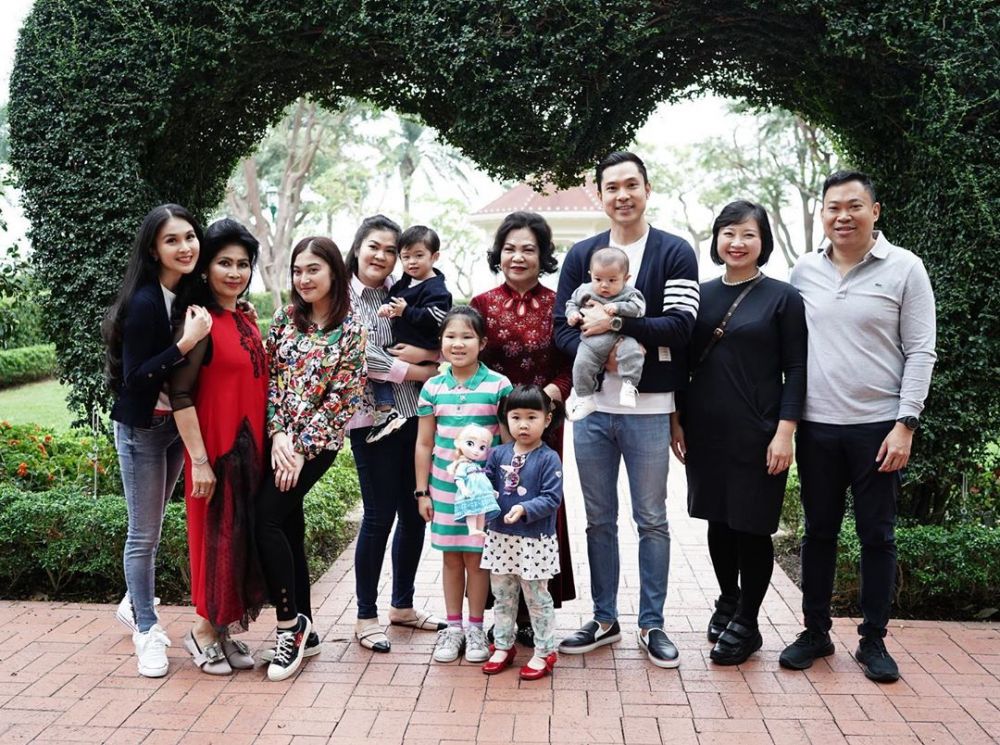 9 Momen ultah Raphael anak Sandra Dewi kedua di Disney Land
