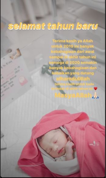 8 Momen Adzana Bing Slamet lahirkan anak pertama pada tahun baru
