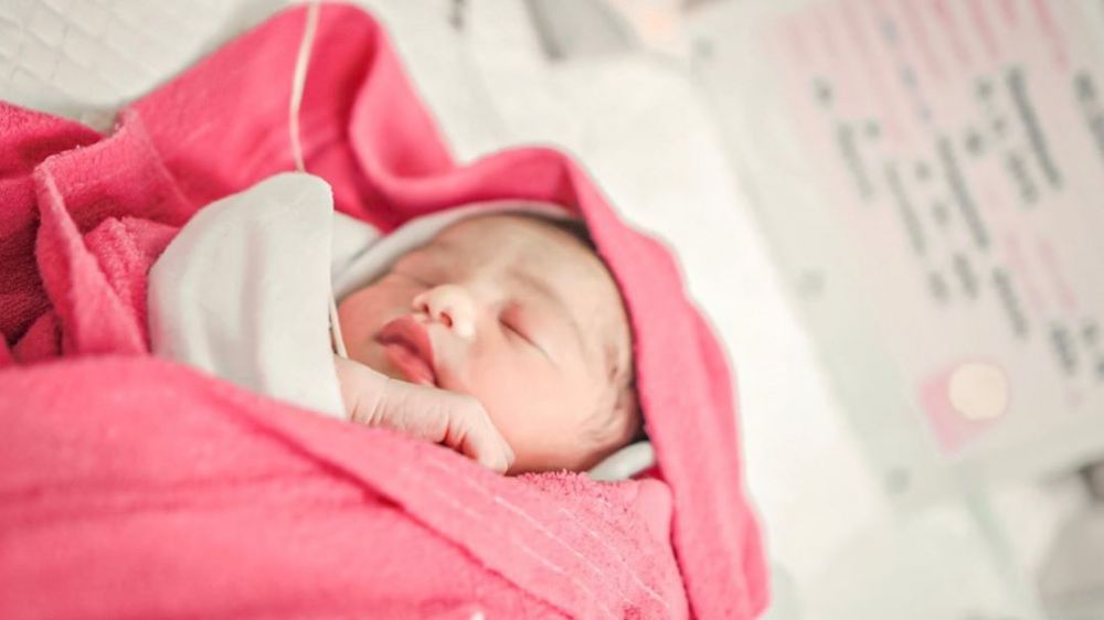 8 Momen Adzana Bing Slamet lahirkan anak pertama pada tahun baru