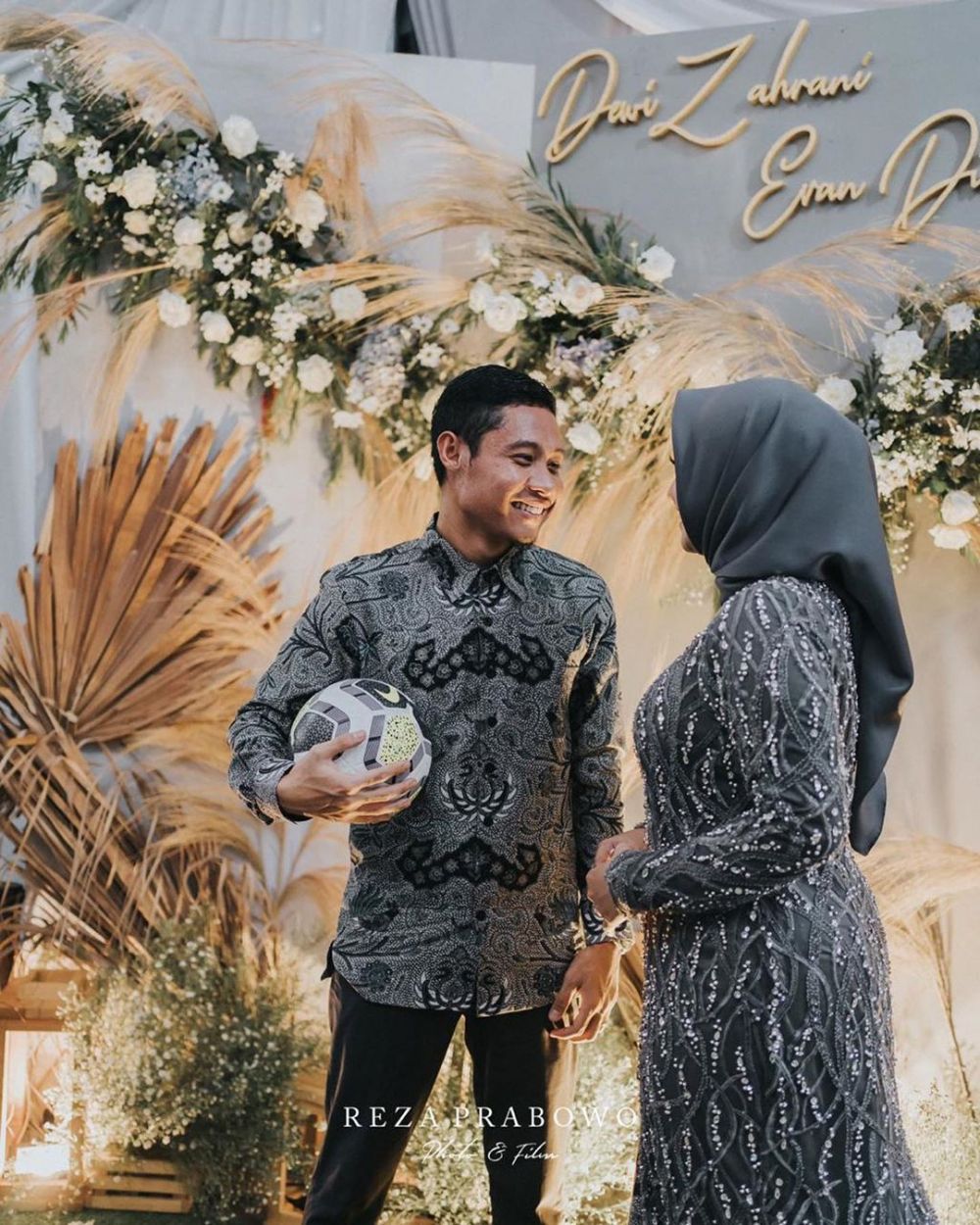 8 Momen lamaran Evan Dimas dan kekasih, siap menikah tahun ini
