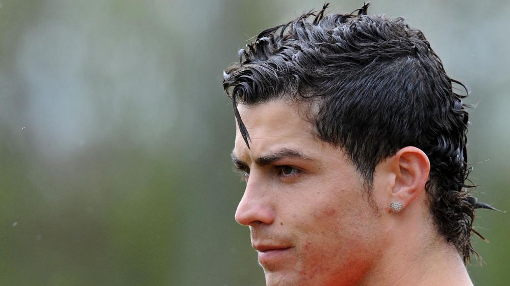 10 Gaya Rambut Cristiano Ronaldo Curi Perhatian Terbaru Berkunci