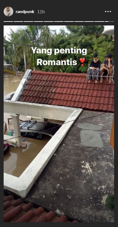 Penampakan garasi 6 seleb terendam banjir Jakarta