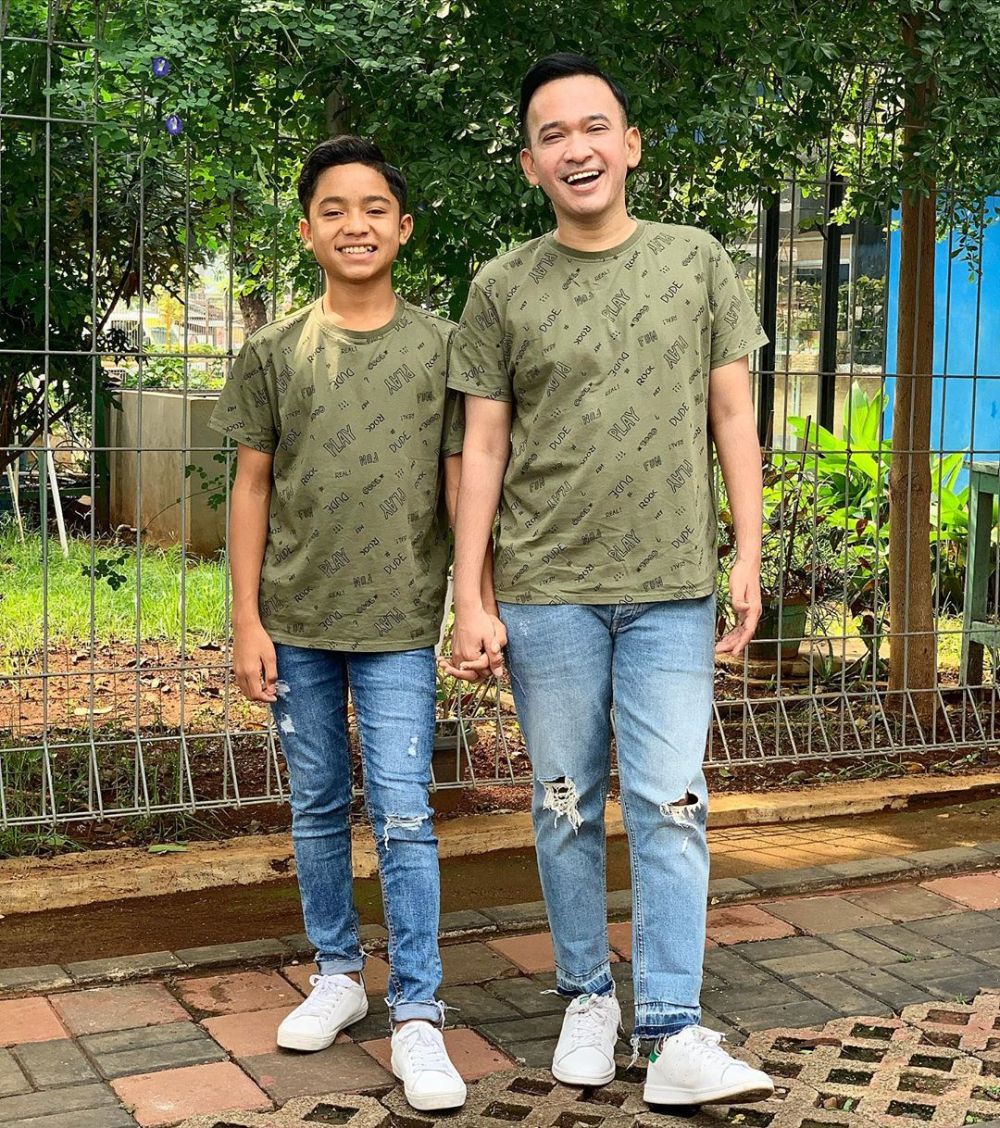 10 Gaya Ruben Onsu & Betrand Peto pakai baju kembar, kompak