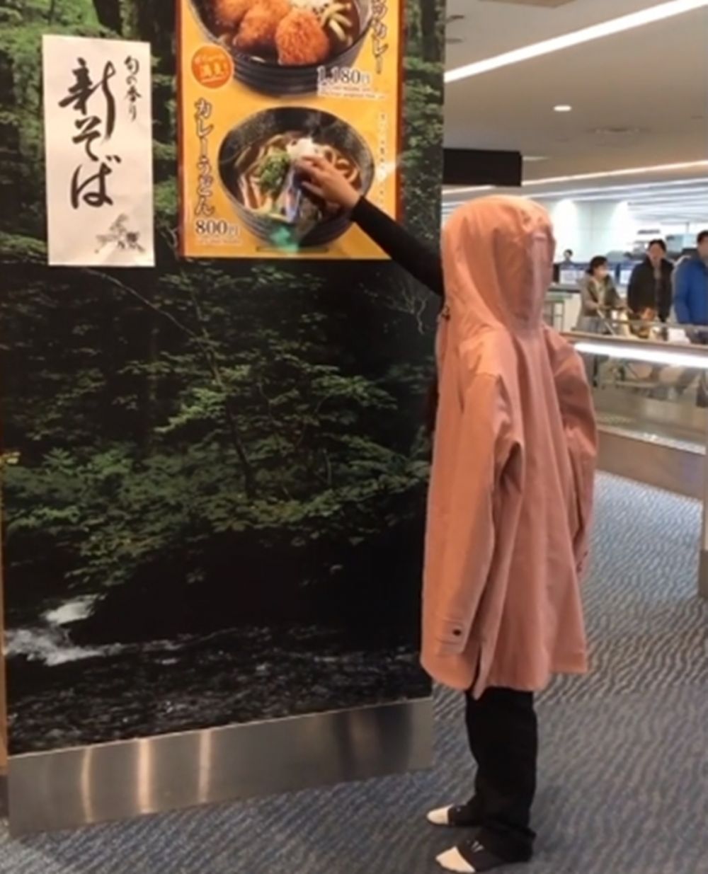 5 Tingkah nyeleneh Soimah saat liburan ke Jepang, kocak banget