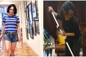 Banjir surut, ini 6 potret Yuni Shara bersih-bersih rumah