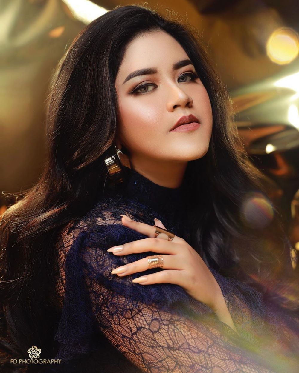 7 Tema pemotretan Kahiyang Ayu, ada yang mirip Raisa