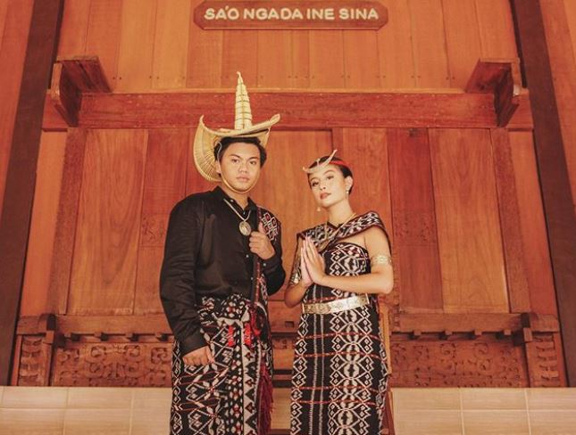 Kerap tampil stylish, ini 9 momen Awkarin pakai baju adat