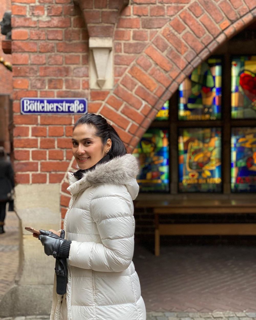 10 Momen liburan Maudy Koesnaedi, paras putranya bikin gagal fokus