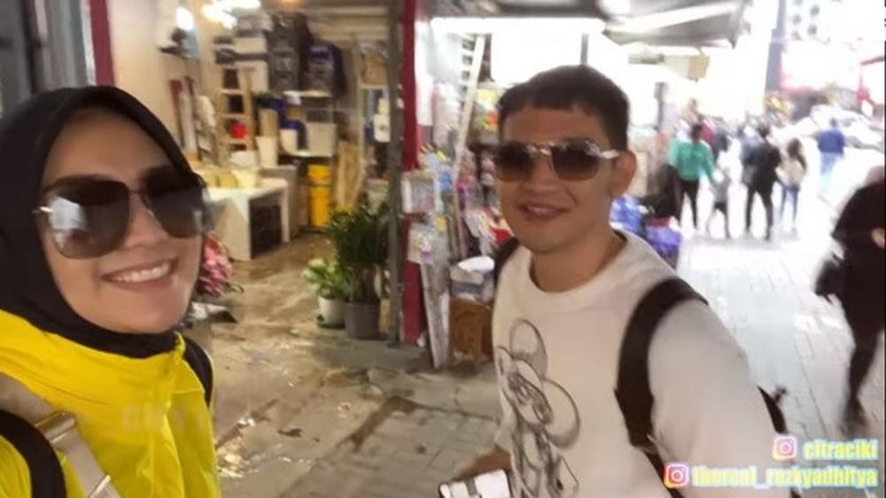 6 Potret Citra Kirana & Rezky Aditya di Hong Kong, jelajah pasar