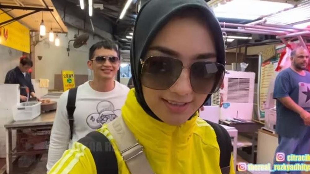 6 Potret Citra Kirana & Rezky Aditya di Hong Kong, jelajah pasar