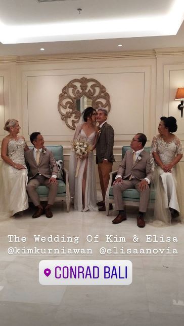 9 Momen pernikahan Kim Kurniawan, busana istri curi perhatian