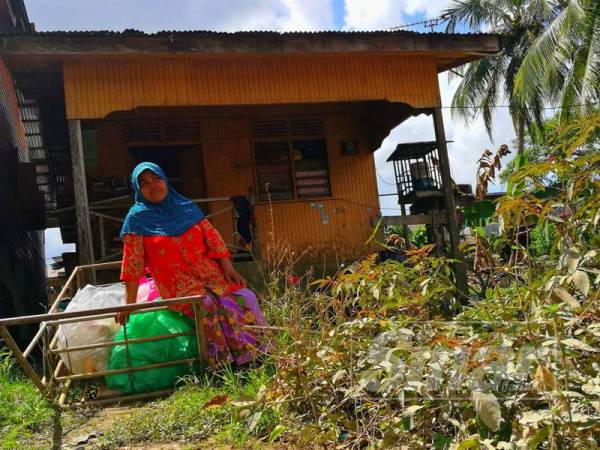 Jadi pemungut sampah, ibu ini sukses didik dan sekolahkan anaknya