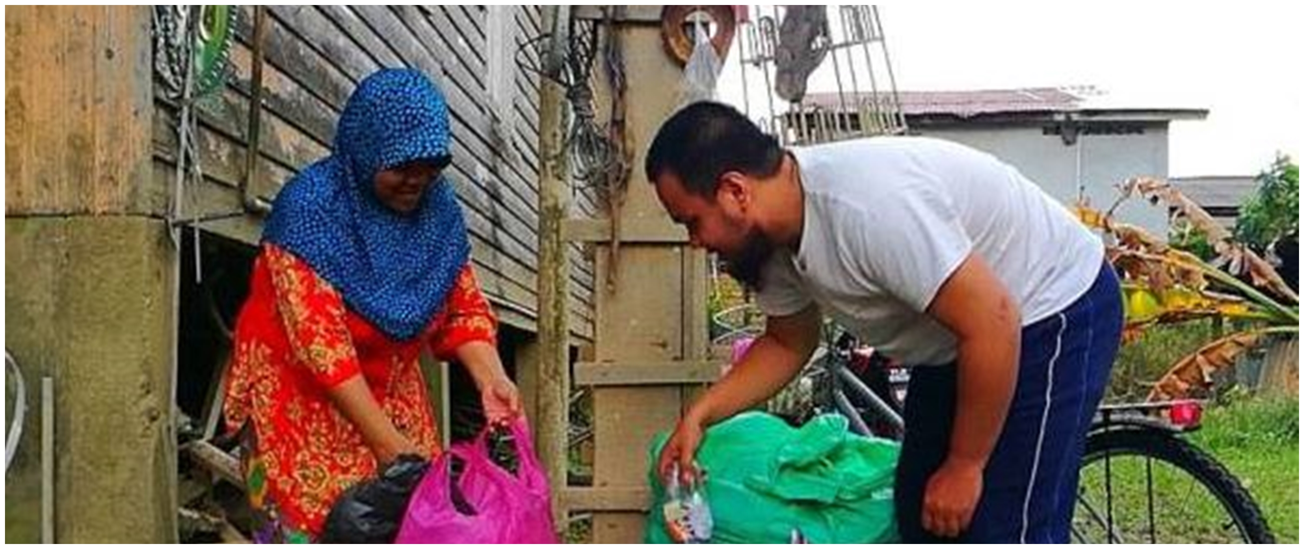 Jadi pemungut sampah, ibu ini sukses didik dan sekolahkan anaknya