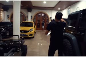 Koleksi mobil 4 komedian ini bikin melongo, bak showroom