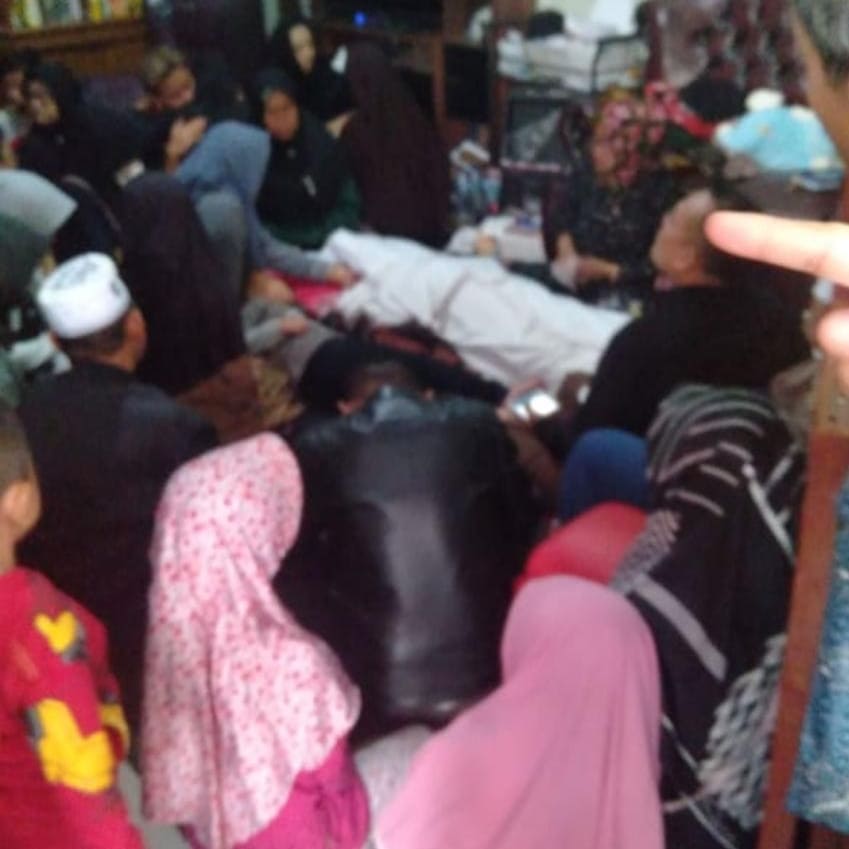 5 Momen sedih pemakaman Lina mantan istri Sule