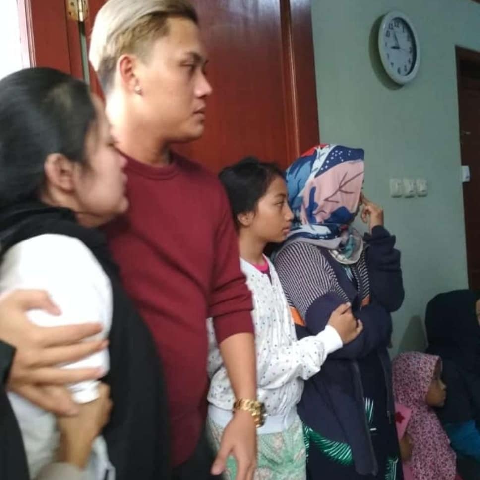 5 Momen sedih pemakaman Lina mantan istri Sule
