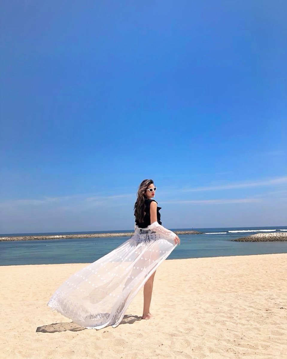 10 Momen Nia Ramadhani sekeluarga liburan di Bali, ceria ...