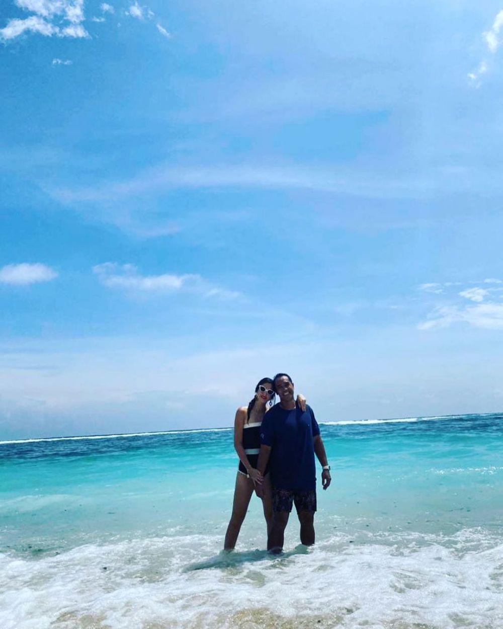 10 Momen Nia Ramadhani sekeluarga liburan di Bali, ceria main air