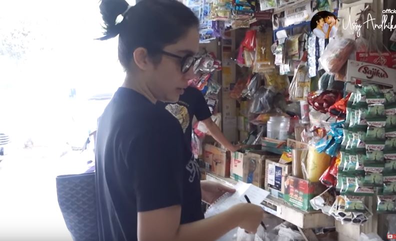 5 Momen Ussy Sulistiawaty belanja ke pasar, borong sampai utang