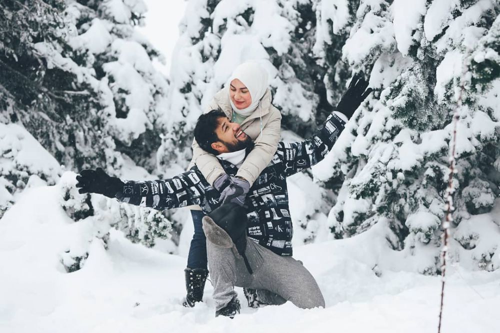 7 Momen seru Ammar Zoni dan Irish Bella main salju di Turki
