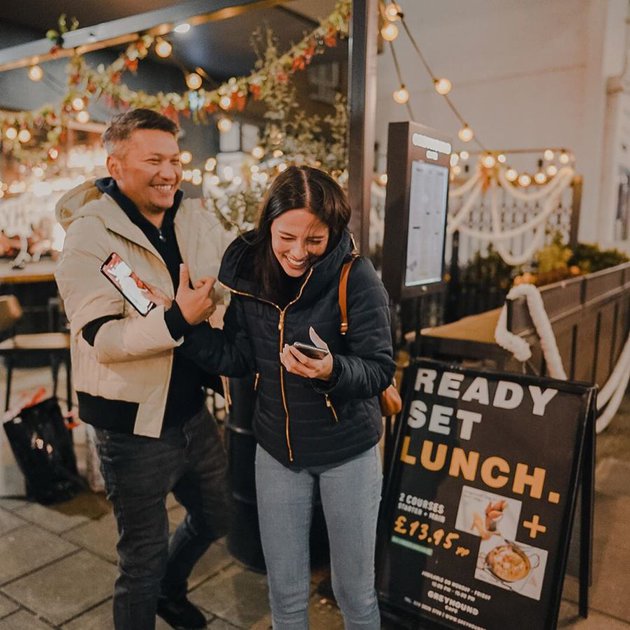 10 Potret Gading Marten dan Juria Hartmans liburan di London