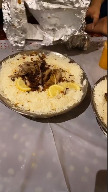 7 Momen umrah Via Vallen, gayanya jadi sorotan