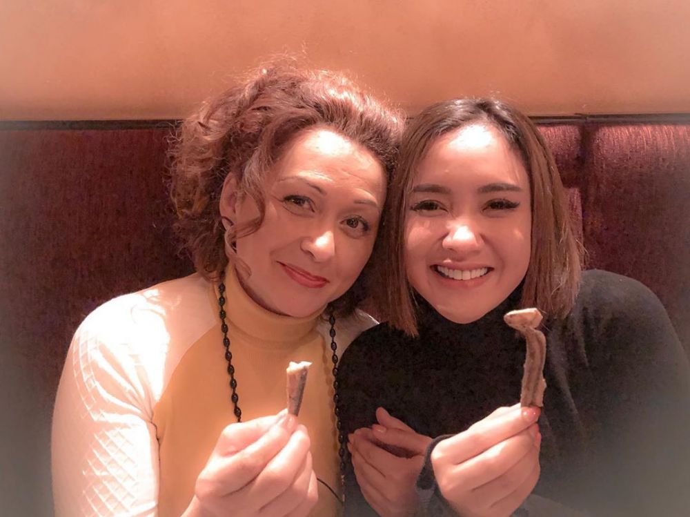 6 Momen manis pertemuan Cita Citata dan keluarga pacar di Belanda