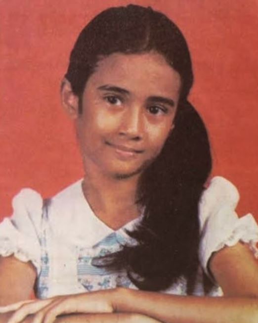 8 Potret lawas Ria Irawan, cantik sejak kecil