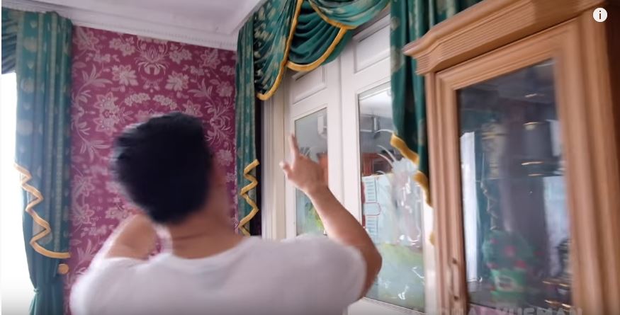 13 Potret rumah merah tempat syuting FTV Indonesia, ikonik