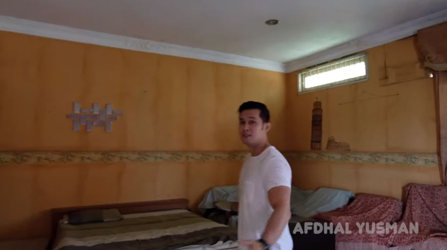 13 Potret rumah merah tempat syuting FTV Indonesia, ikonik