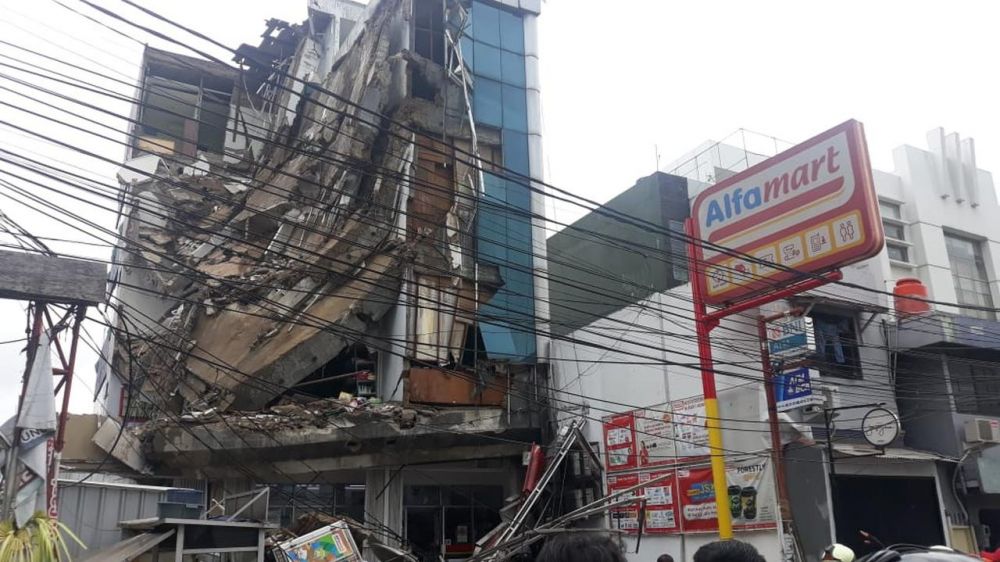Penampakan gedung 4 lantai di Slipi yang ambruk dan lukai 11 orang
