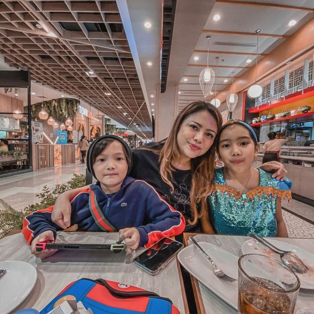 8 Potret kebersamaan Wina Natalia dan Leticia Charlotte, penuh kasih