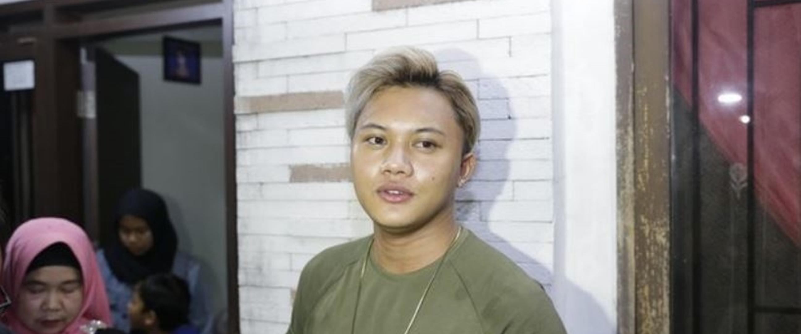 Kematian ibunda dinilai janggal, Rizky Febian lapor polisi