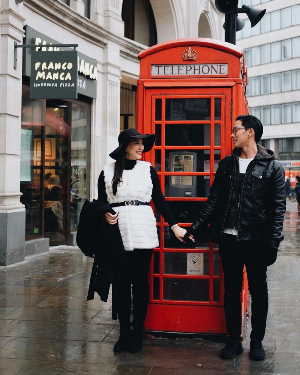 10 Potret babymoon Yuanita Christiani & suami di Inggris, romantis