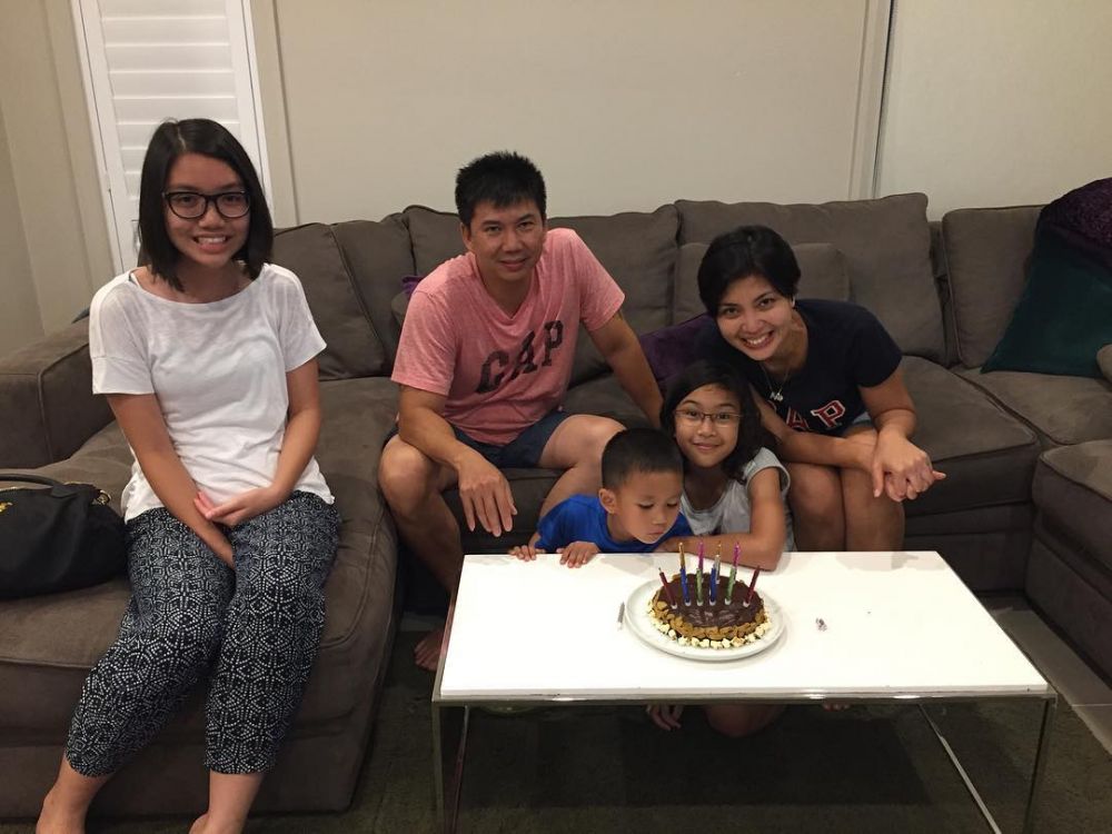 10 Potret harmonis Lusy Rahmawati & suami, menetap Australia