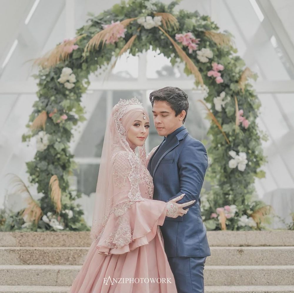 10 Momen pernikahan Thya Sethya, mantan gadis ring MMA yang hijrah