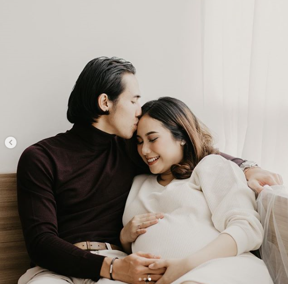 7 Potret maternity Shabrina Ayu istri Ryuji Utomo, simpel elegan