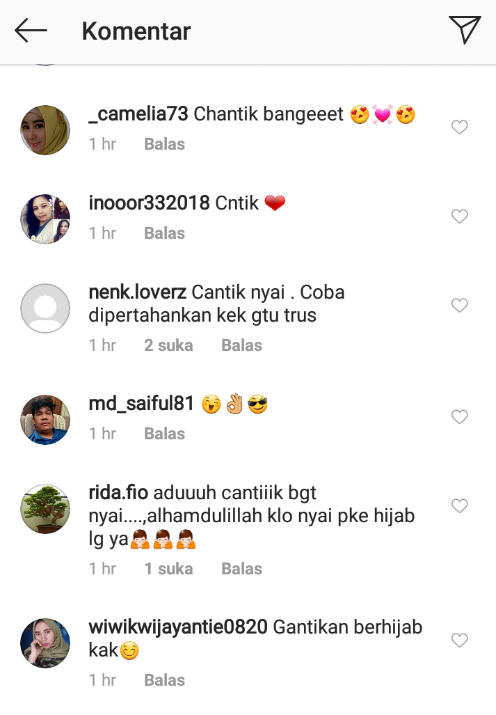 9 Potret Nikita Mirzani umrah, penampilannya curi perhatian