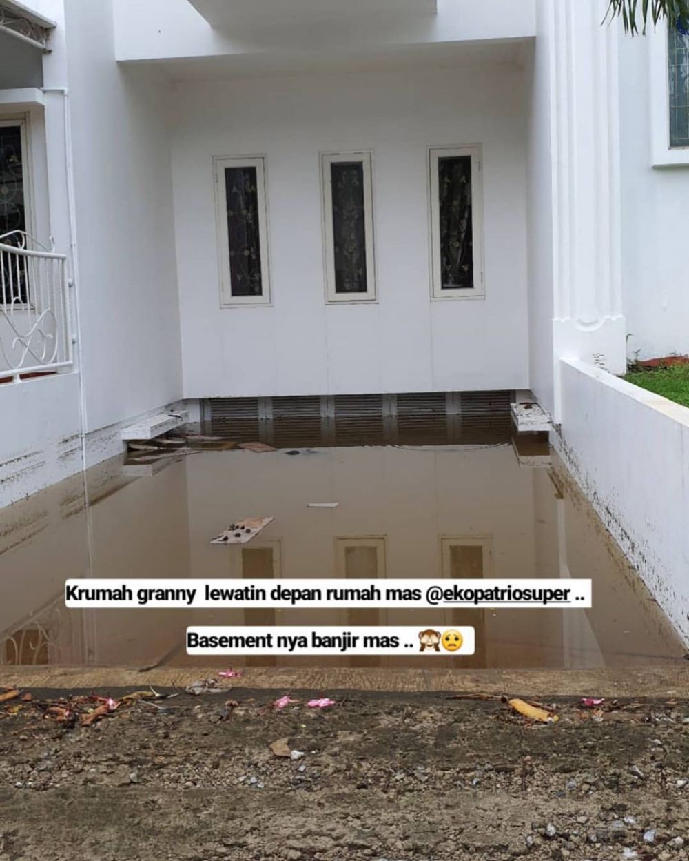 6 Penampakan rumah Eko Patrio usai terendam banjir Jakarta